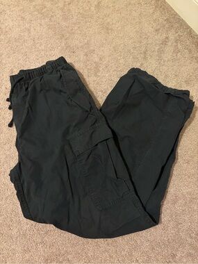 🍁 TNA - Black Cargo Pants - Medium